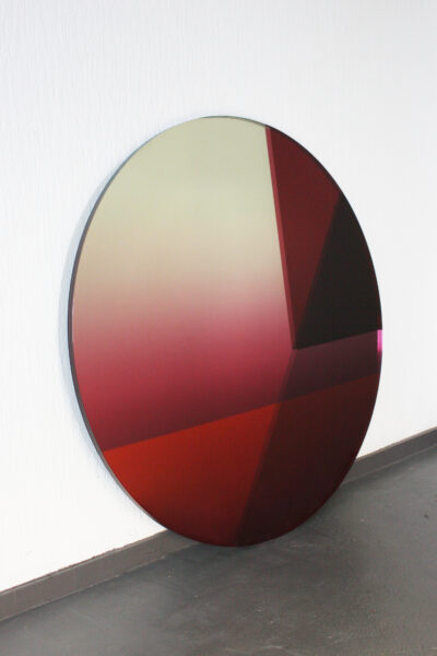 Seeing_Glass_Big_Round_Aubergine_Brit_van_Nerven_Sabine_Marcelis